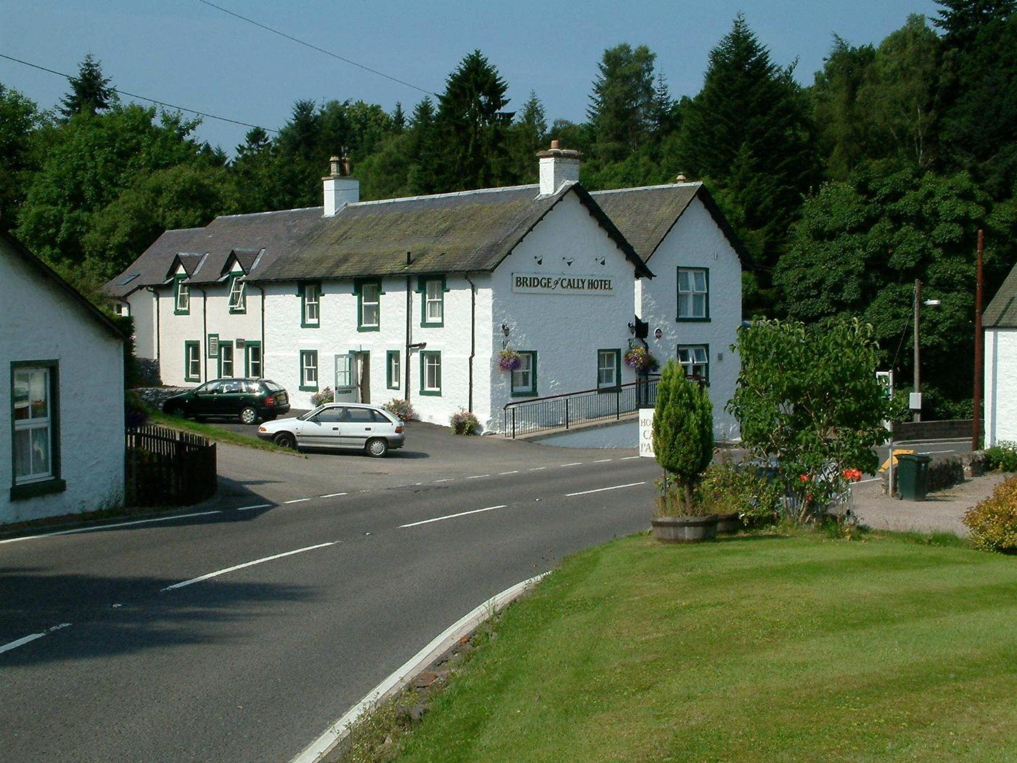 Bridge Of Cally Hotel Exterior photo