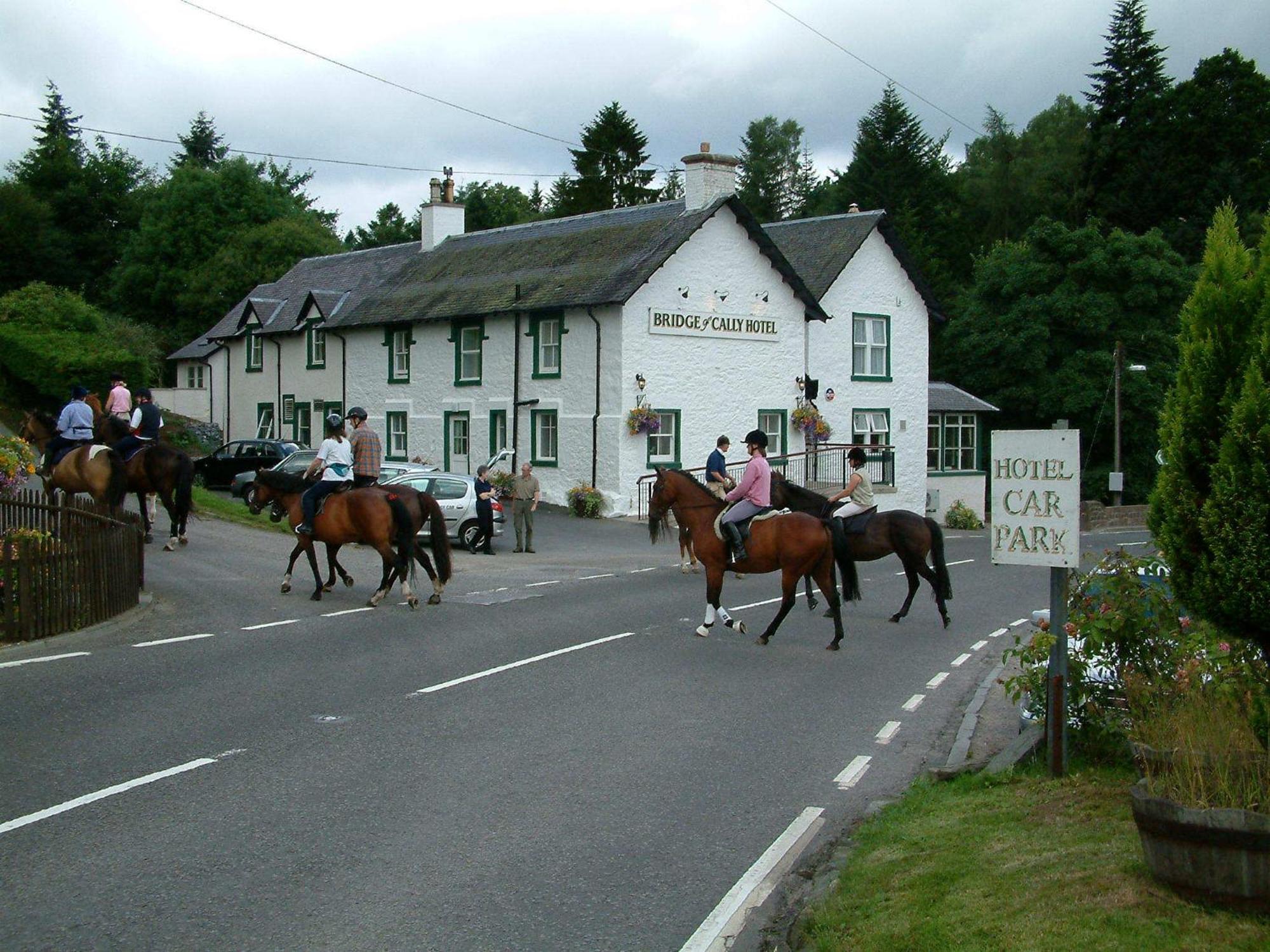 Bridge Of Cally Hotel Exterior photo