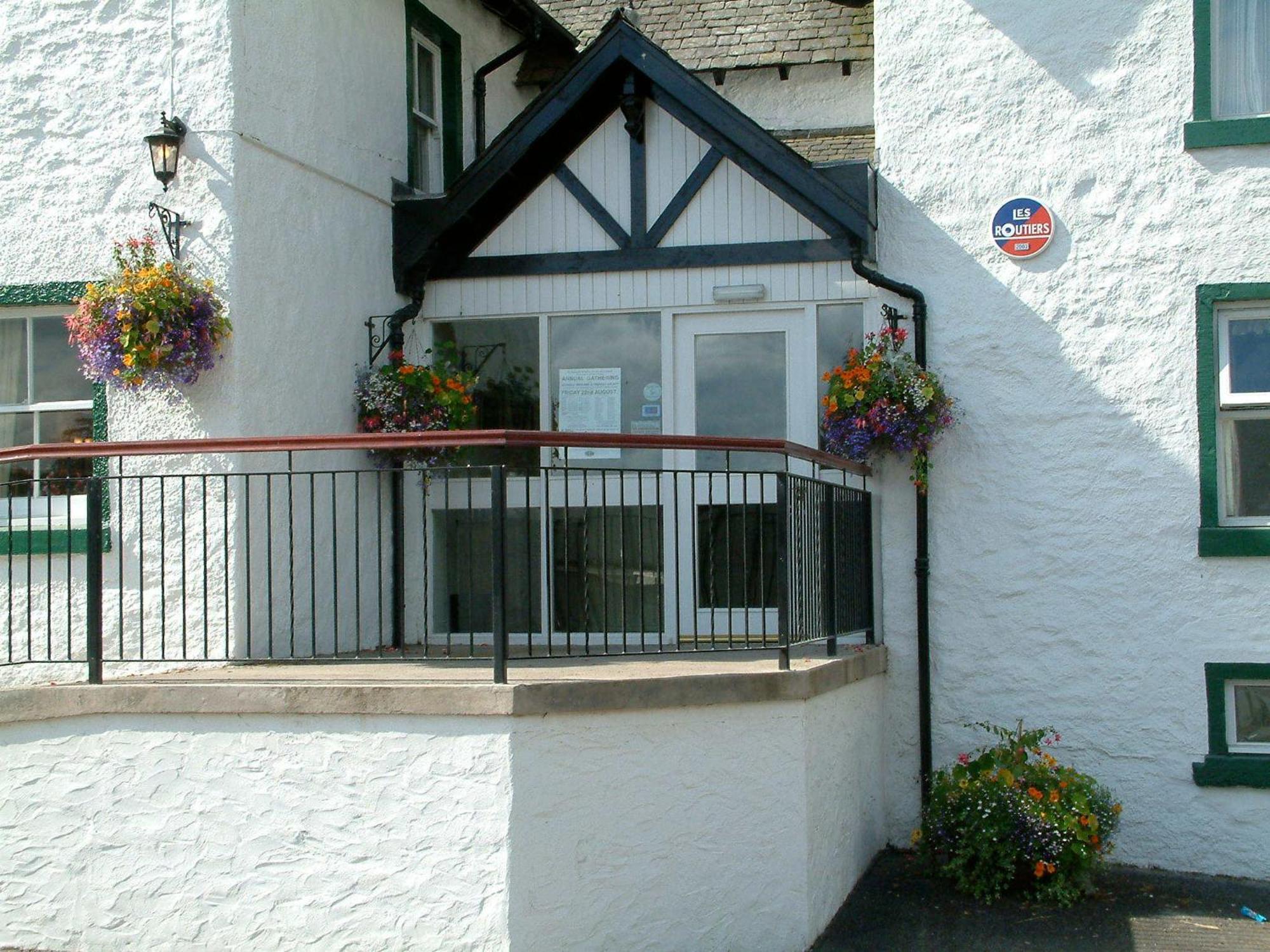Bridge Of Cally Hotel Exterior photo